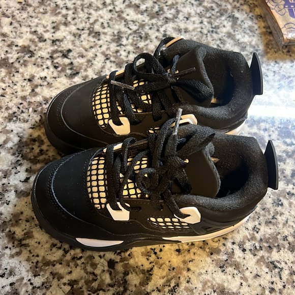 Jordan 4s - Picture 3 of 3